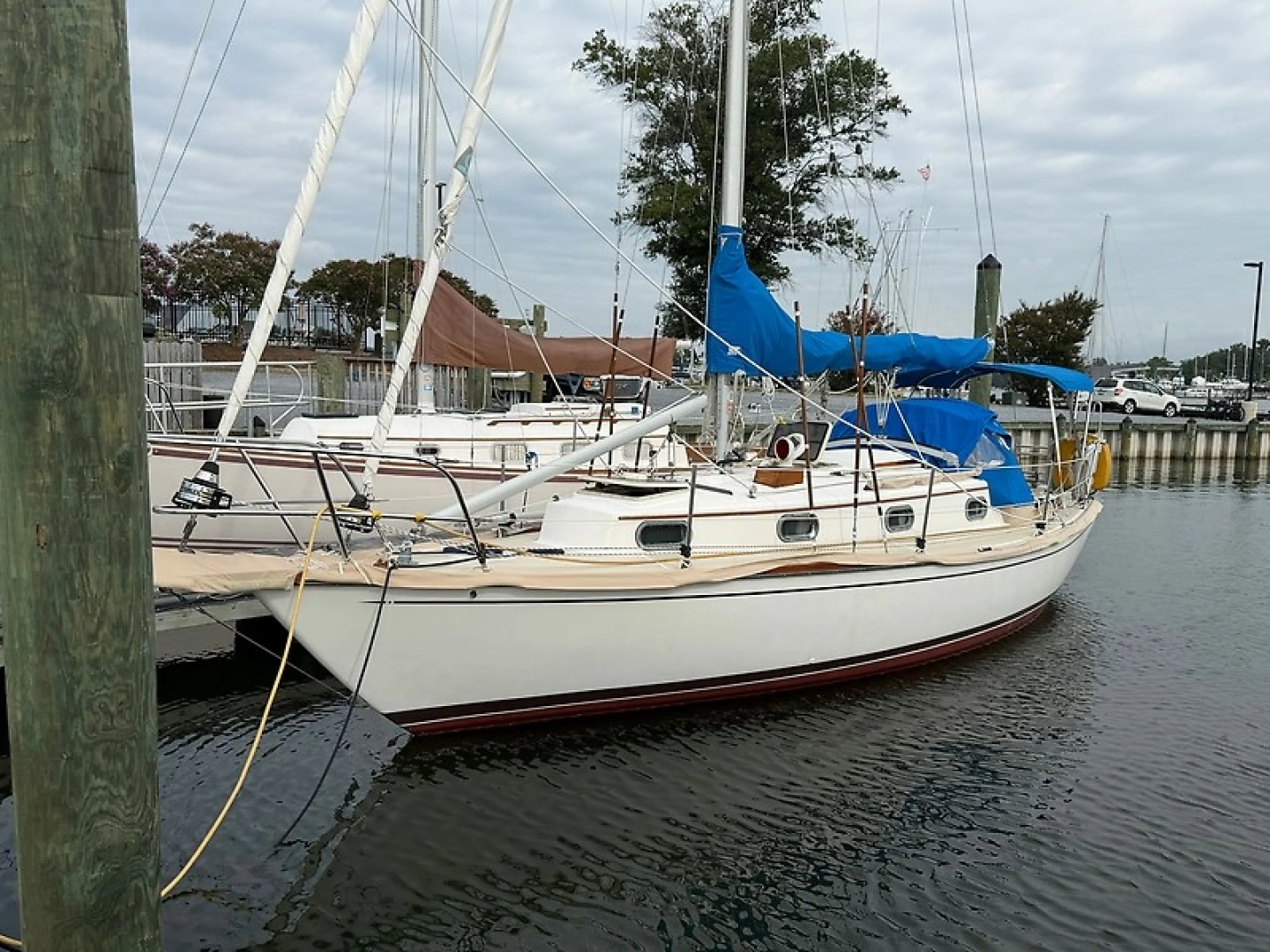 1986 Cape Dory - photo 1 of 23