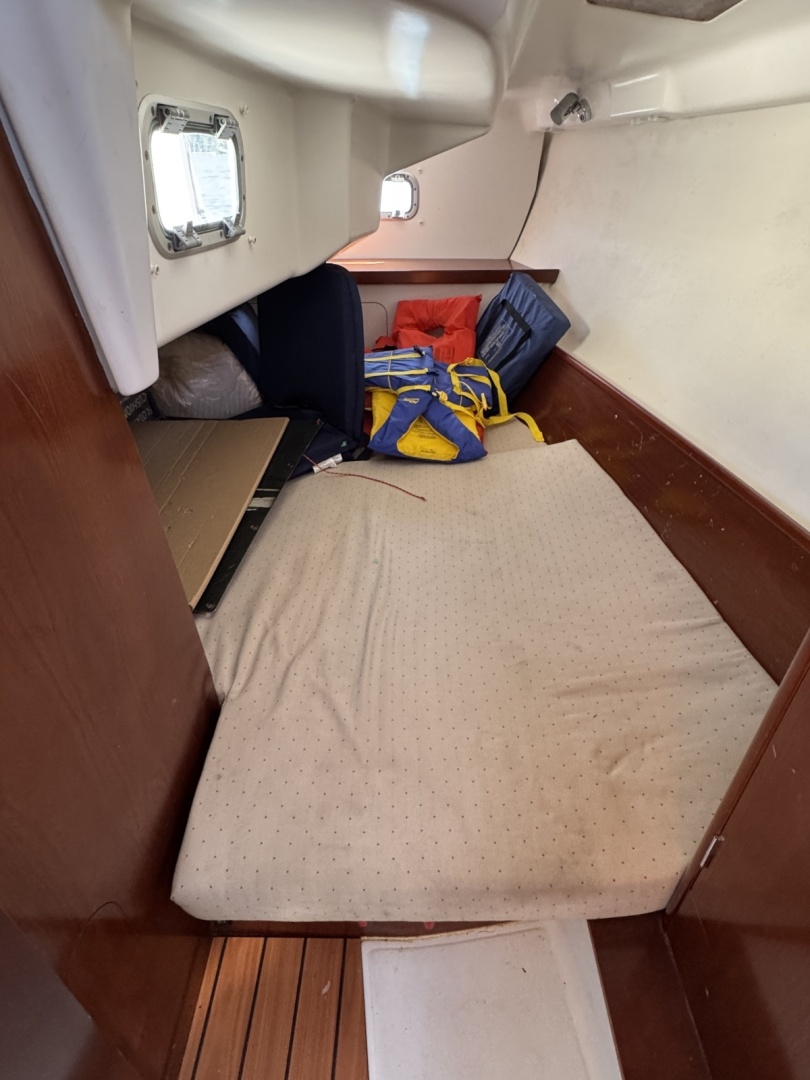 33ft Beneteau Yacht For Sale