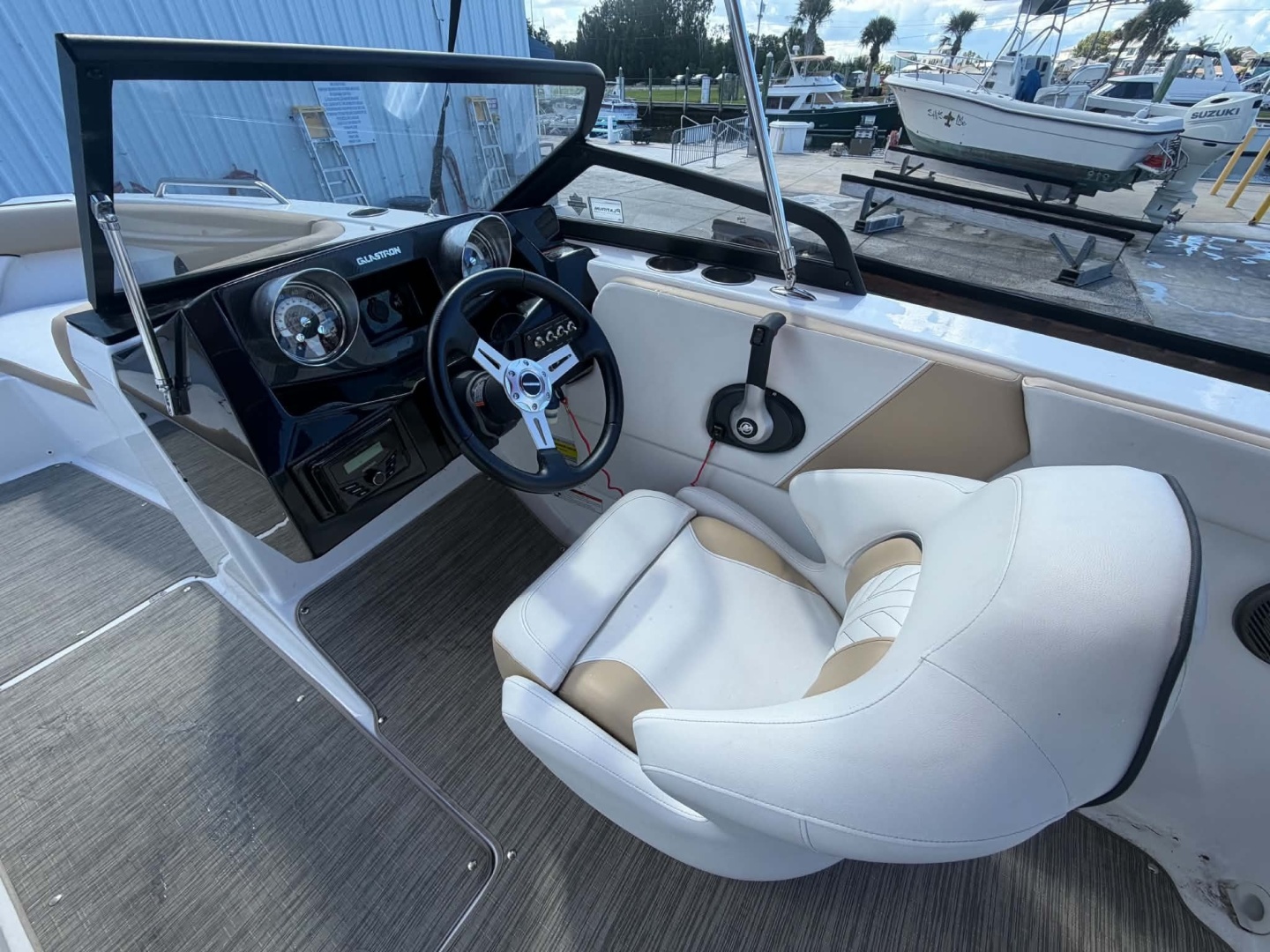 Wake N Lake 20ft Glastron Yacht For Sale Wake N Lake 20ft Glastron Yacht For Sale