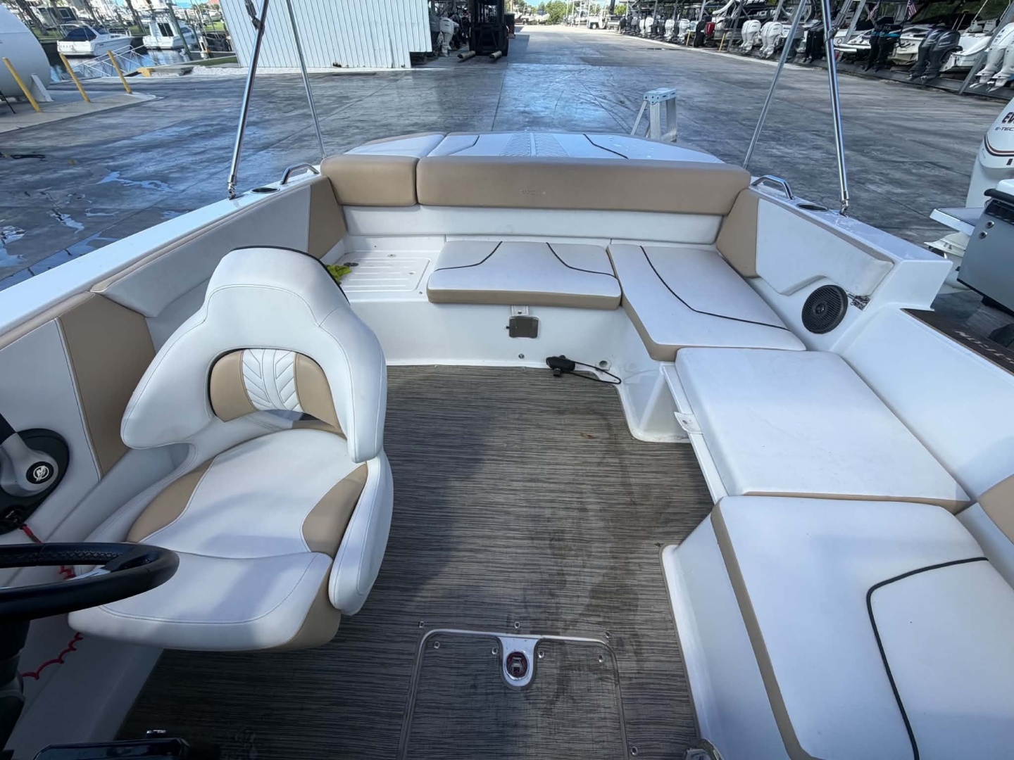 Wake N Lake 20ft Glastron Yacht For Sale Wake N Lake 20ft Glastron Yacht For Sale