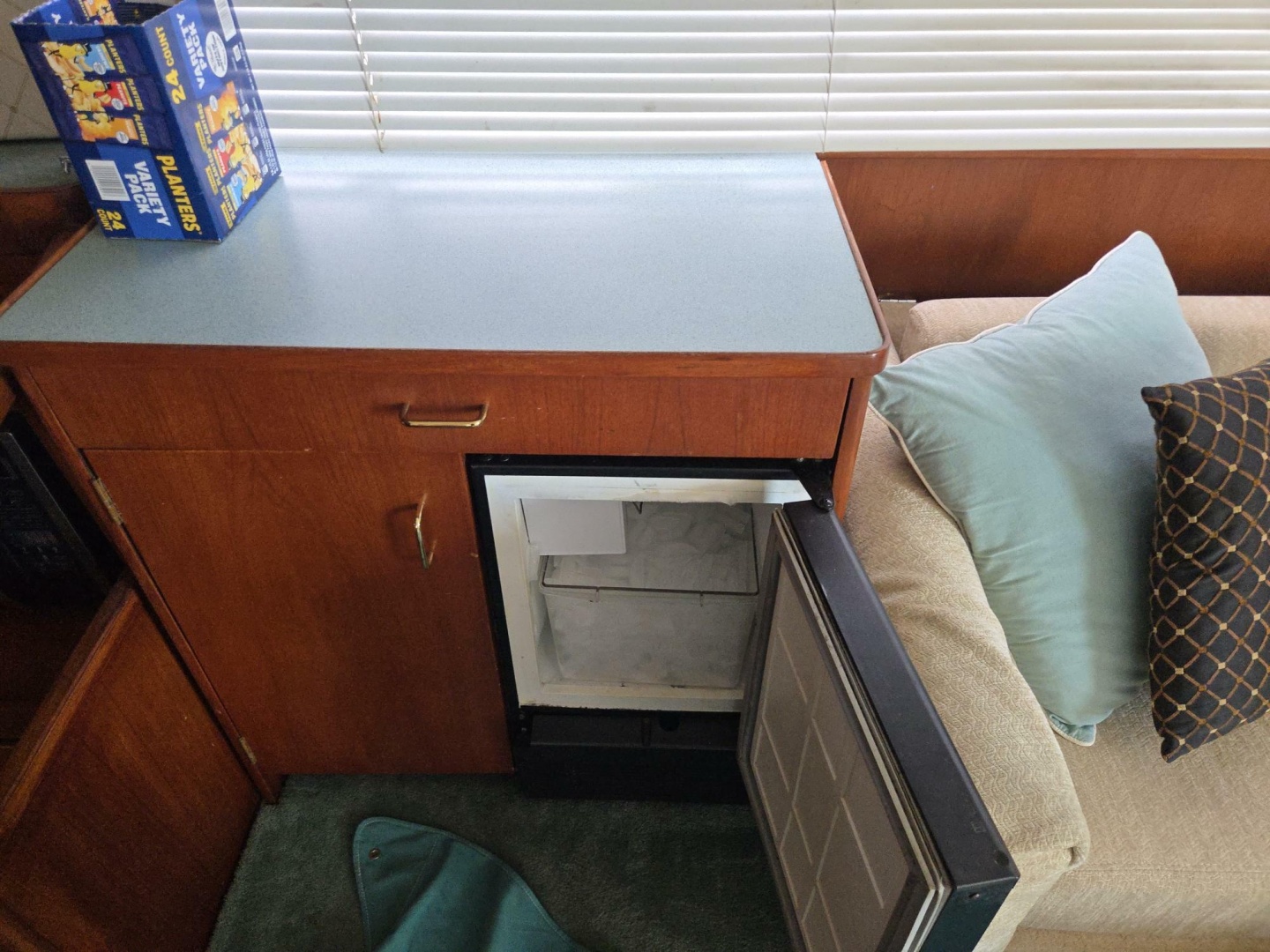 WHITE LIGHENING 42ft Ocean Yachts Yacht For Sale WHITE LIGHENING 42ft Ocean Yachts Yacht For Sale
