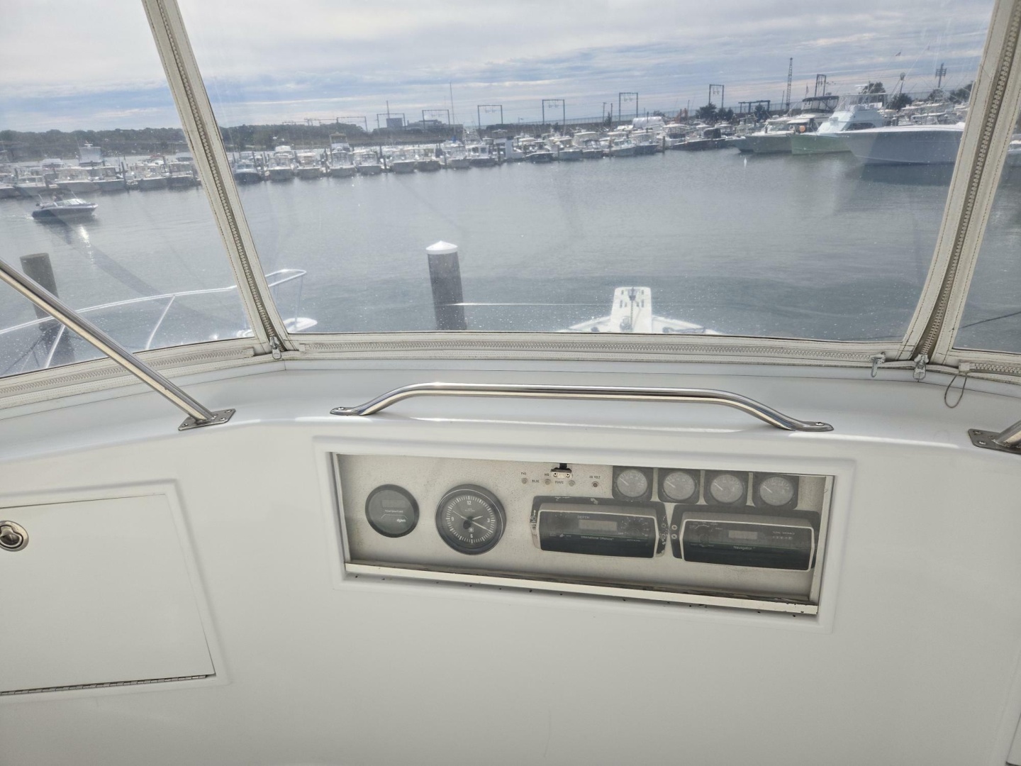 WHITE LIGHENING 42ft Ocean Yachts Yacht For Sale WHITE LIGHENING 42ft Ocean Yachts Yacht For Sale
