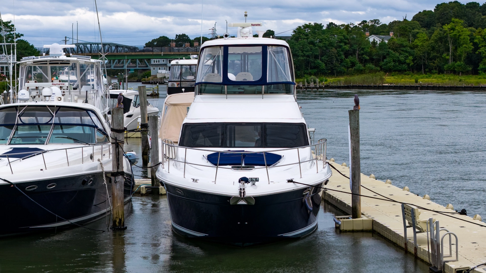 Sea Ray 52 Sedan Bridge Yacht For Sale