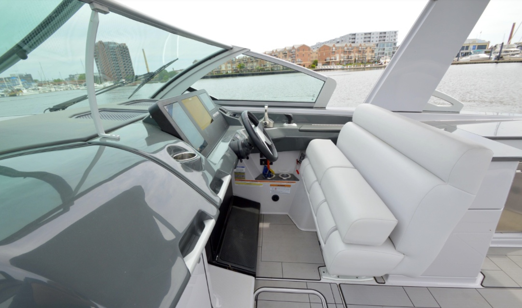 32ft Aviara Yacht For Sale
