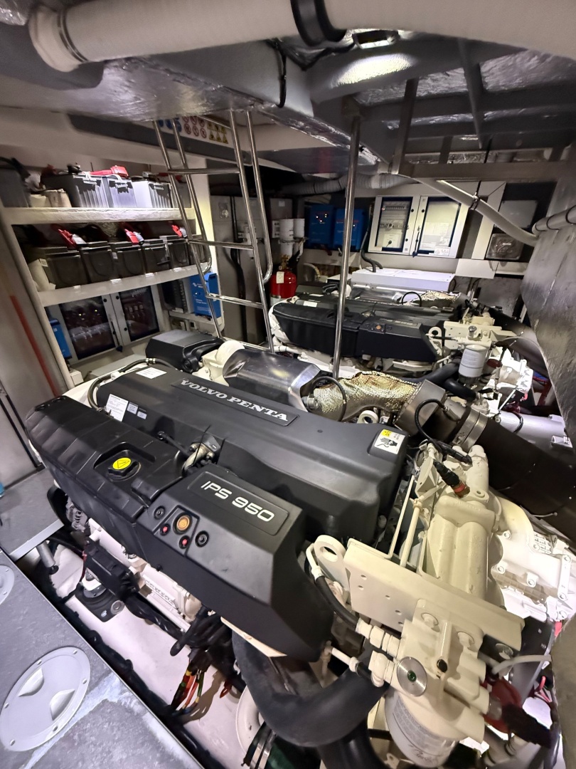 Piggy Bank 62ft Absolute Yacht For Sale