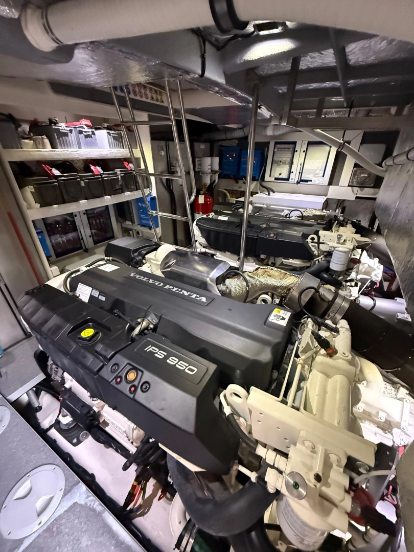 Absolute 62 Fly Yacht For Sale
