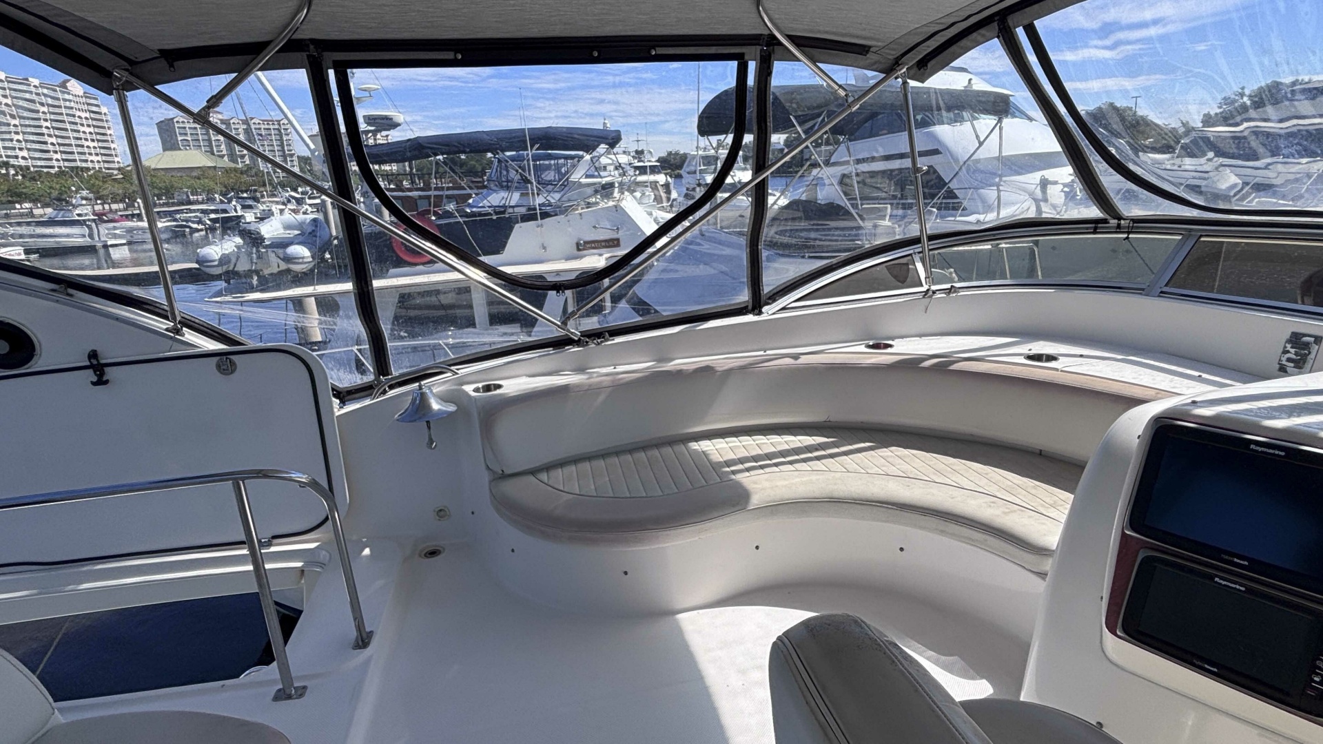 Flybridge Port