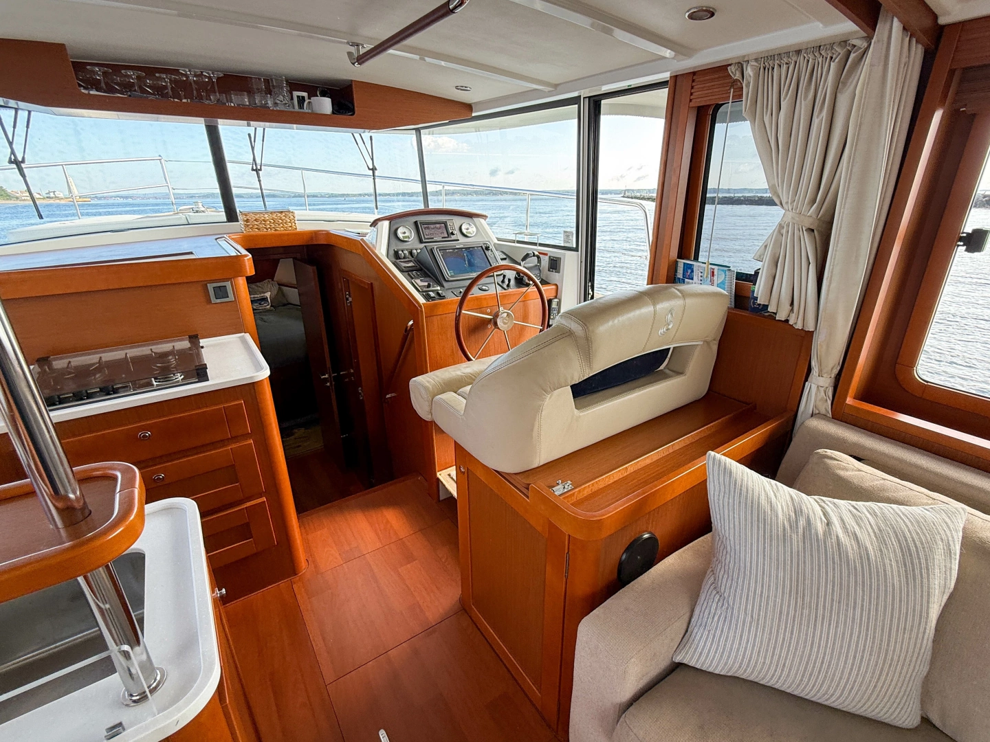 Beneteau Swift Trawler 44 Yacht For Sale
