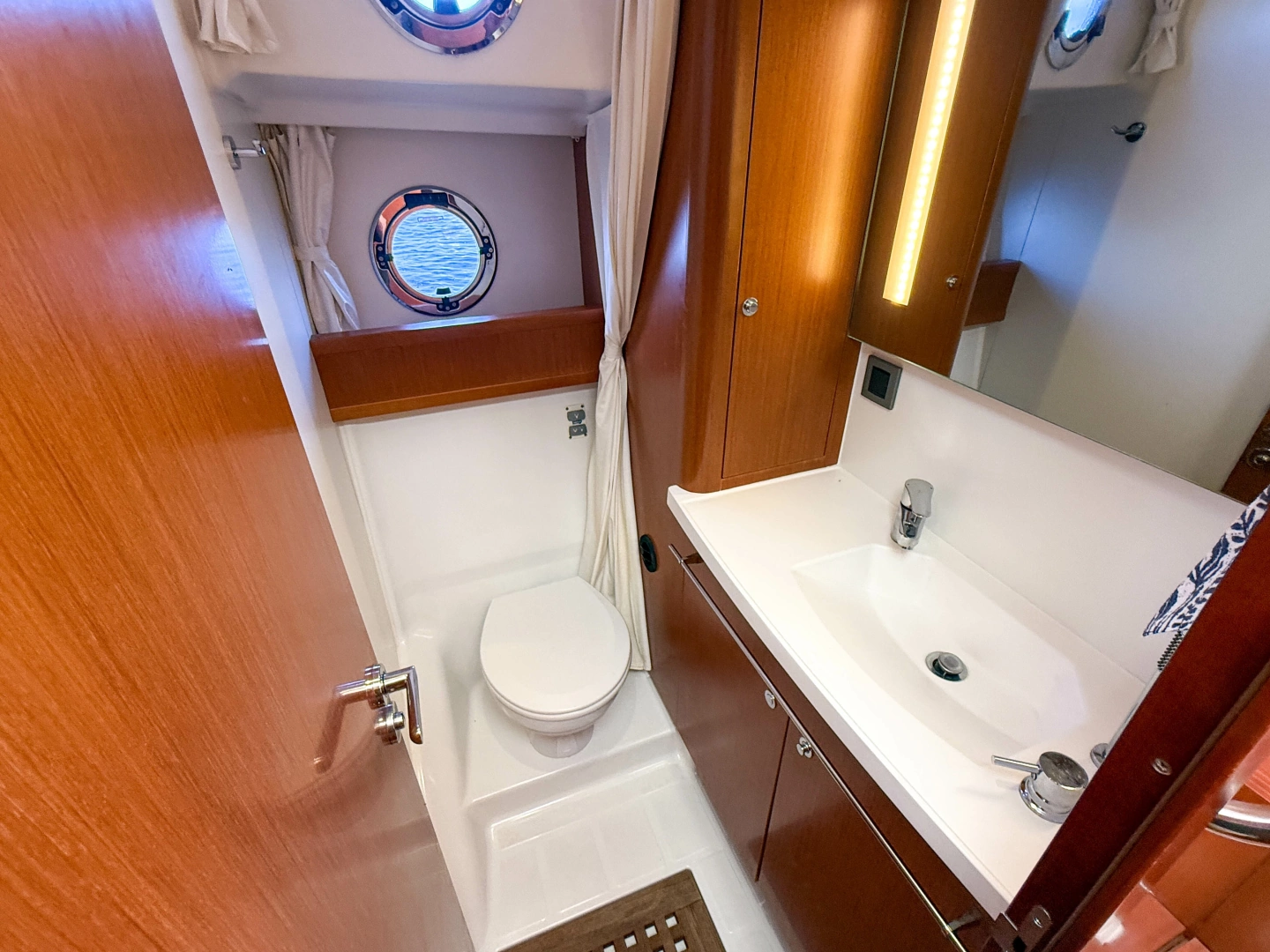 Beneteau Swift Trawler 44 Yacht For Sale