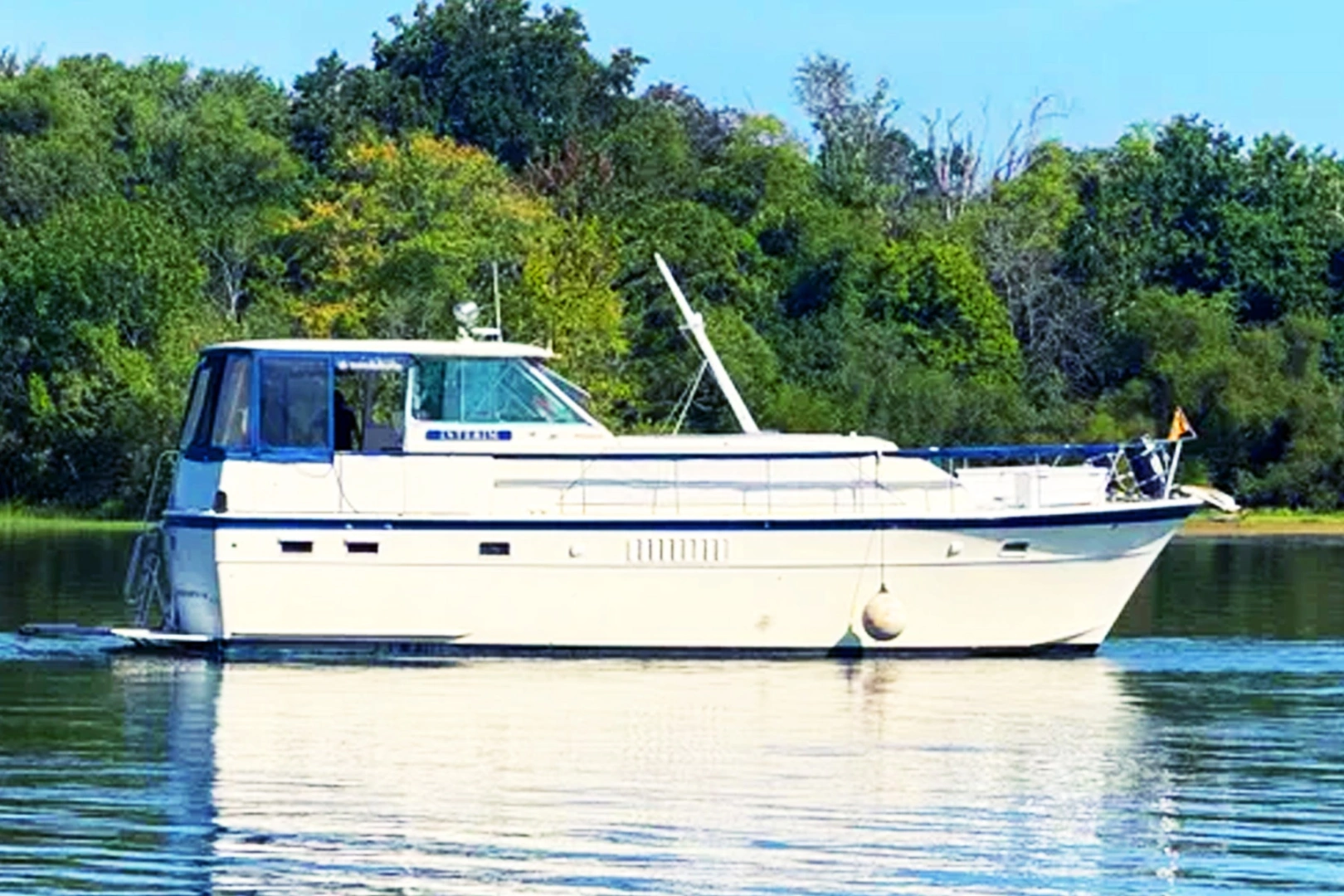 1973 Hatteras Double Cabin - photo 1 of 4
