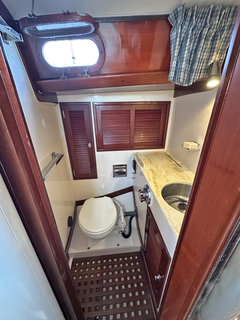 MOONLIGHT 40ft Hinckley Yacht For Sale
