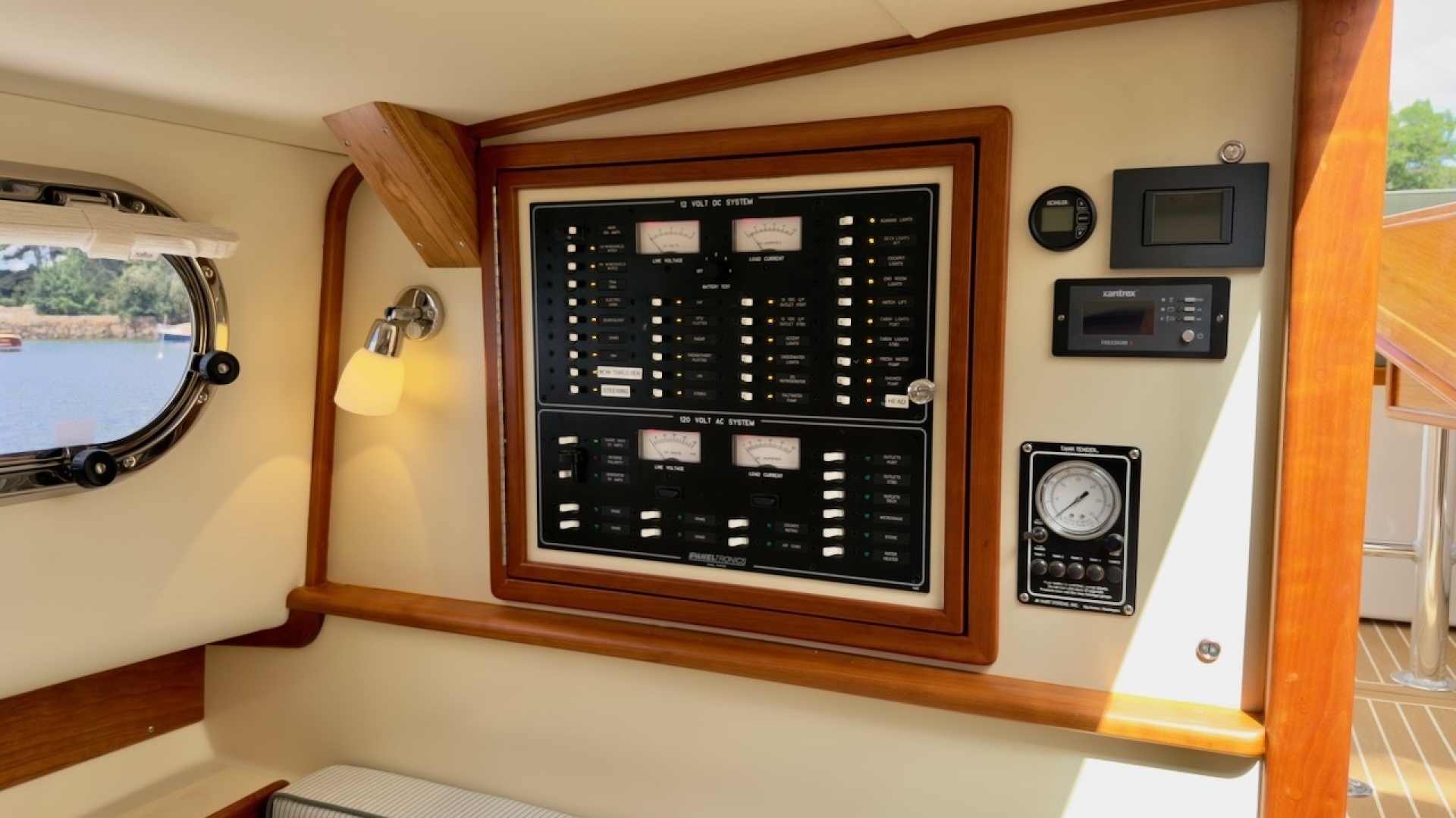 TONIC 33ft Fortier Yacht For Sale