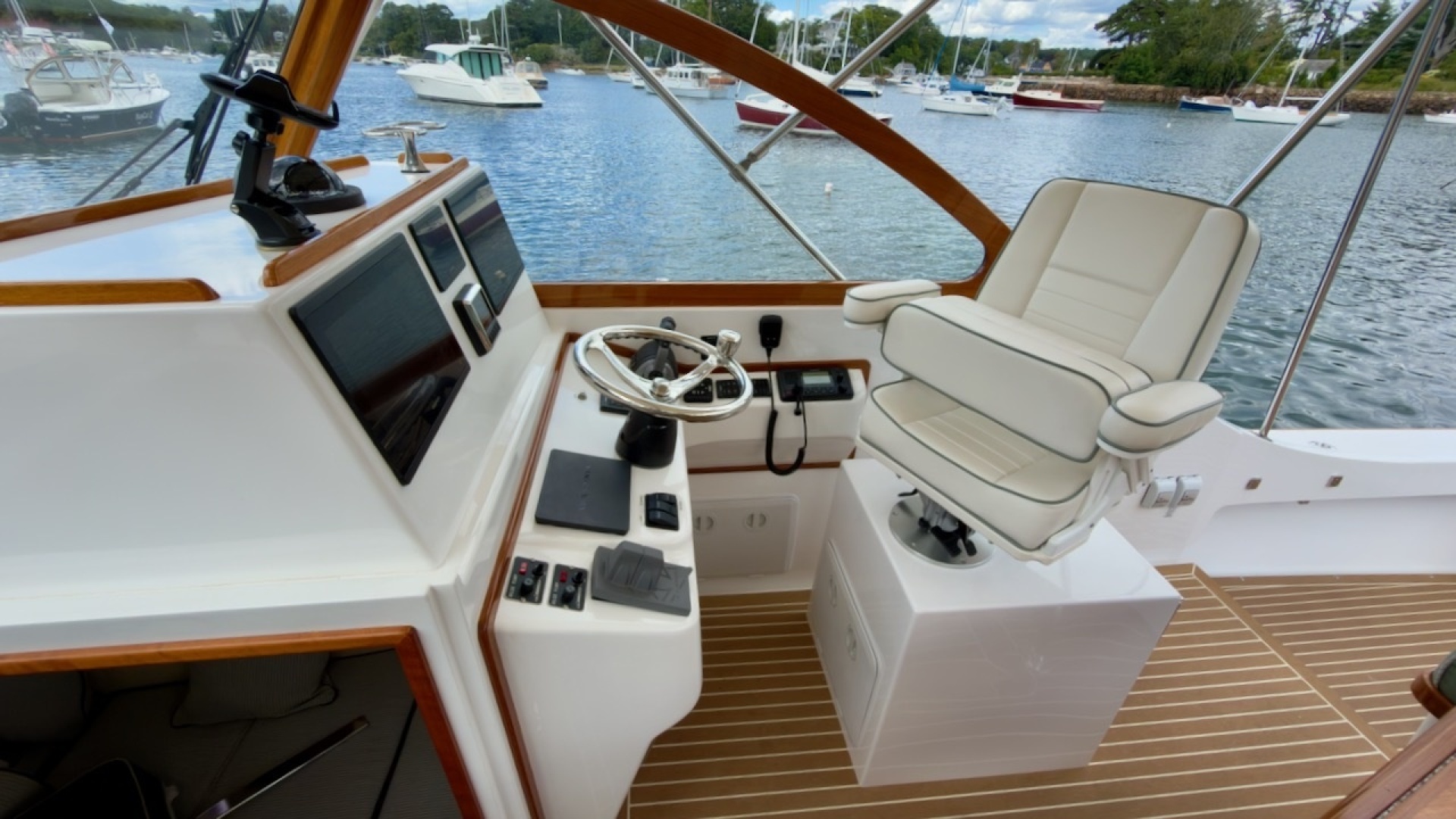 TONIC 33ft Fortier Yacht For Sale