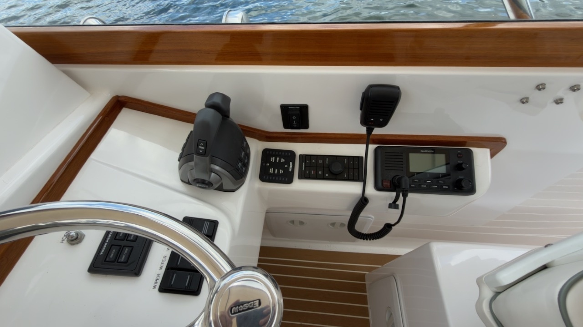 TONIC 33ft Fortier Yacht For Sale