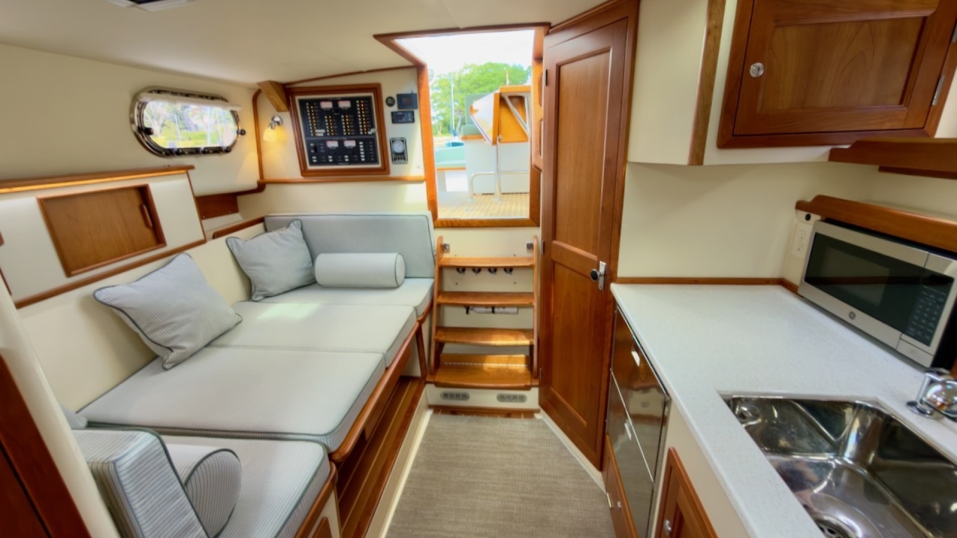 TONIC 33ft Fortier Yacht For Sale