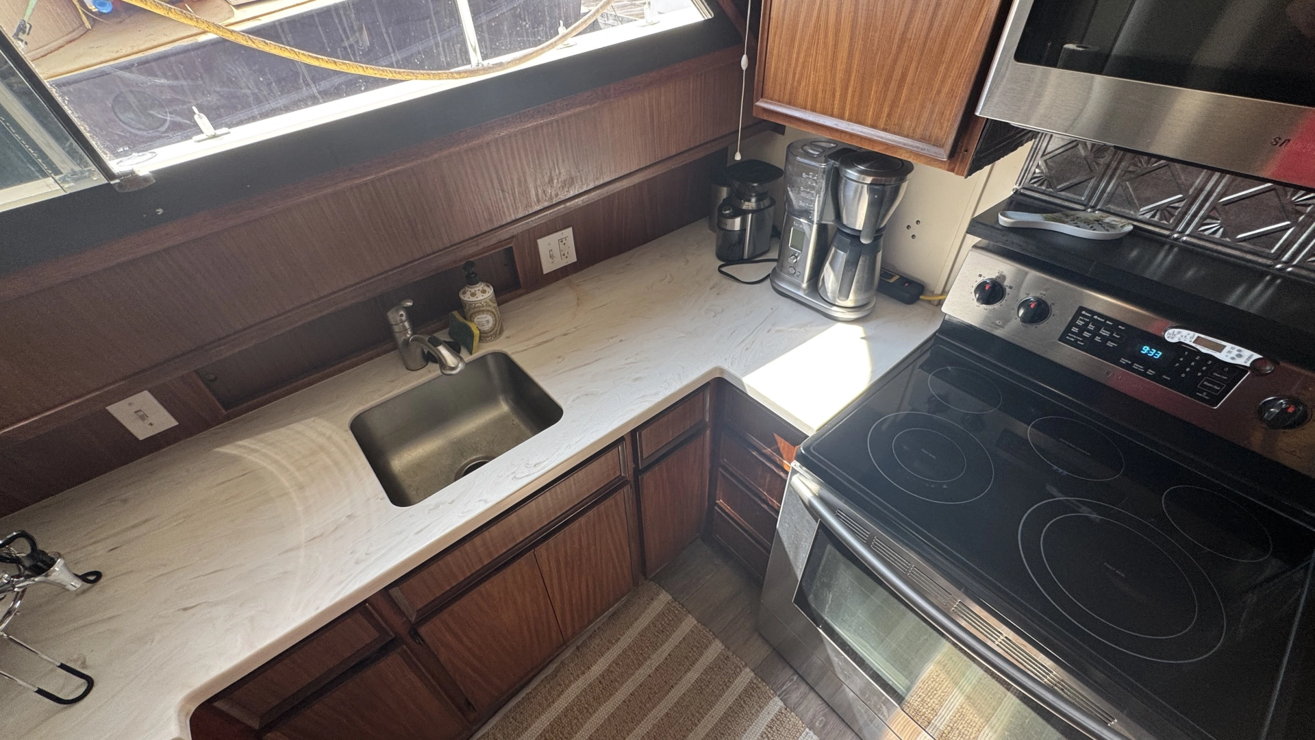 Hatteras 53 Extended Deckhouse Yacht For Sale