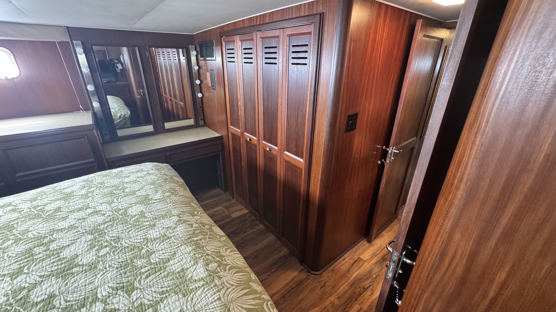 3 Little Birds 53ft Hatteras Yacht For Sale