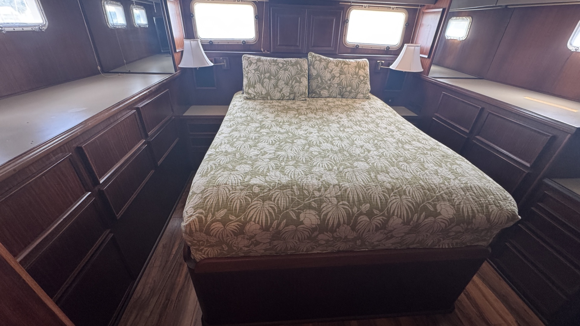 Full Beam Aft Owner's Stateroom