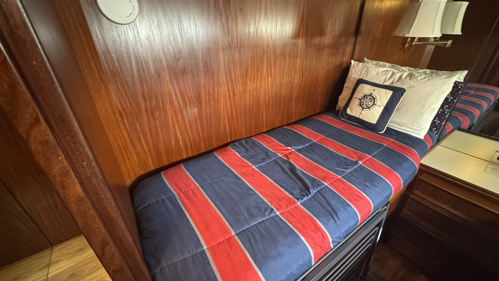 Midship Guest Stateroom - Twin Berths