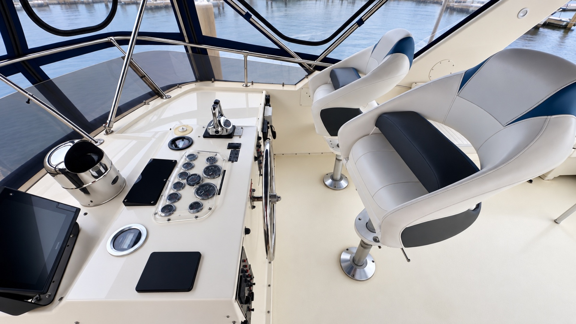 Flybridge Helm with Dual Captain Chairs