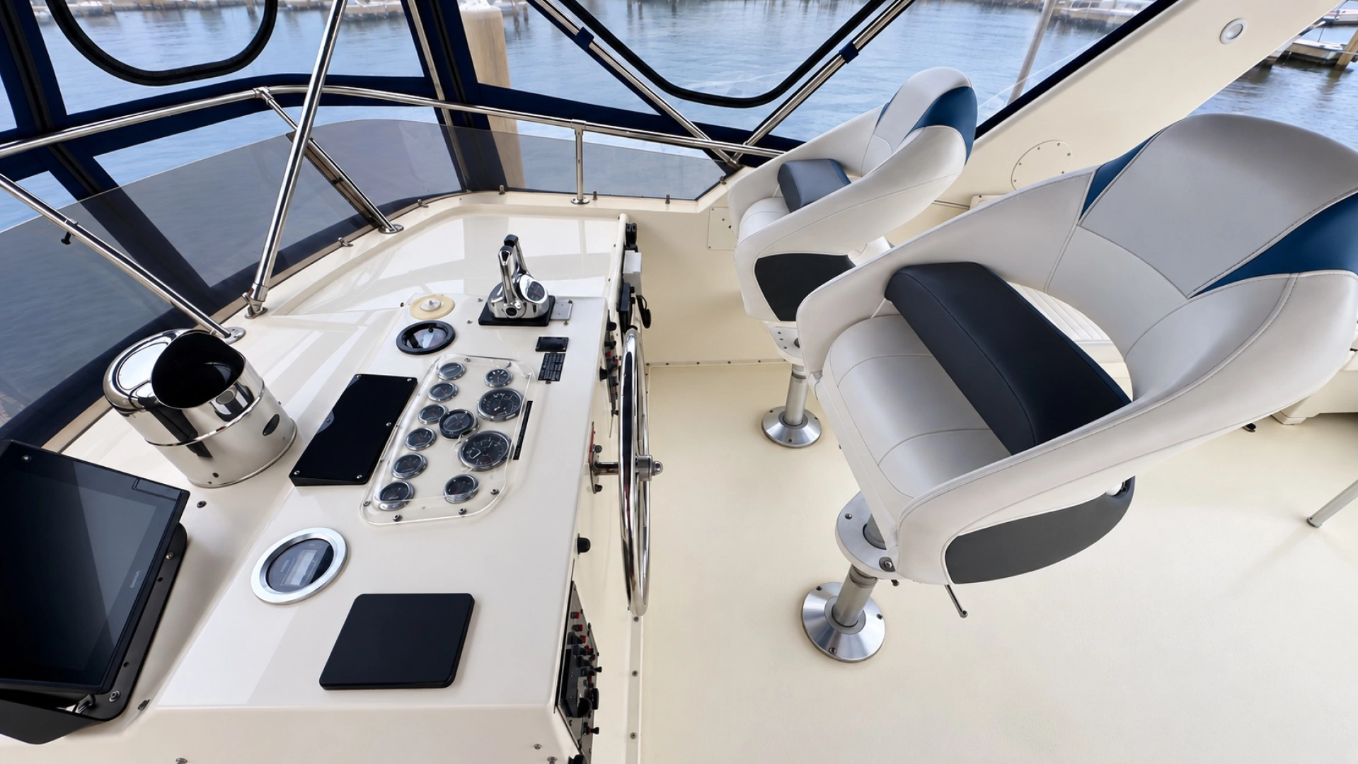 Hatteras 53 Extended Deckhouse Yacht For Sale