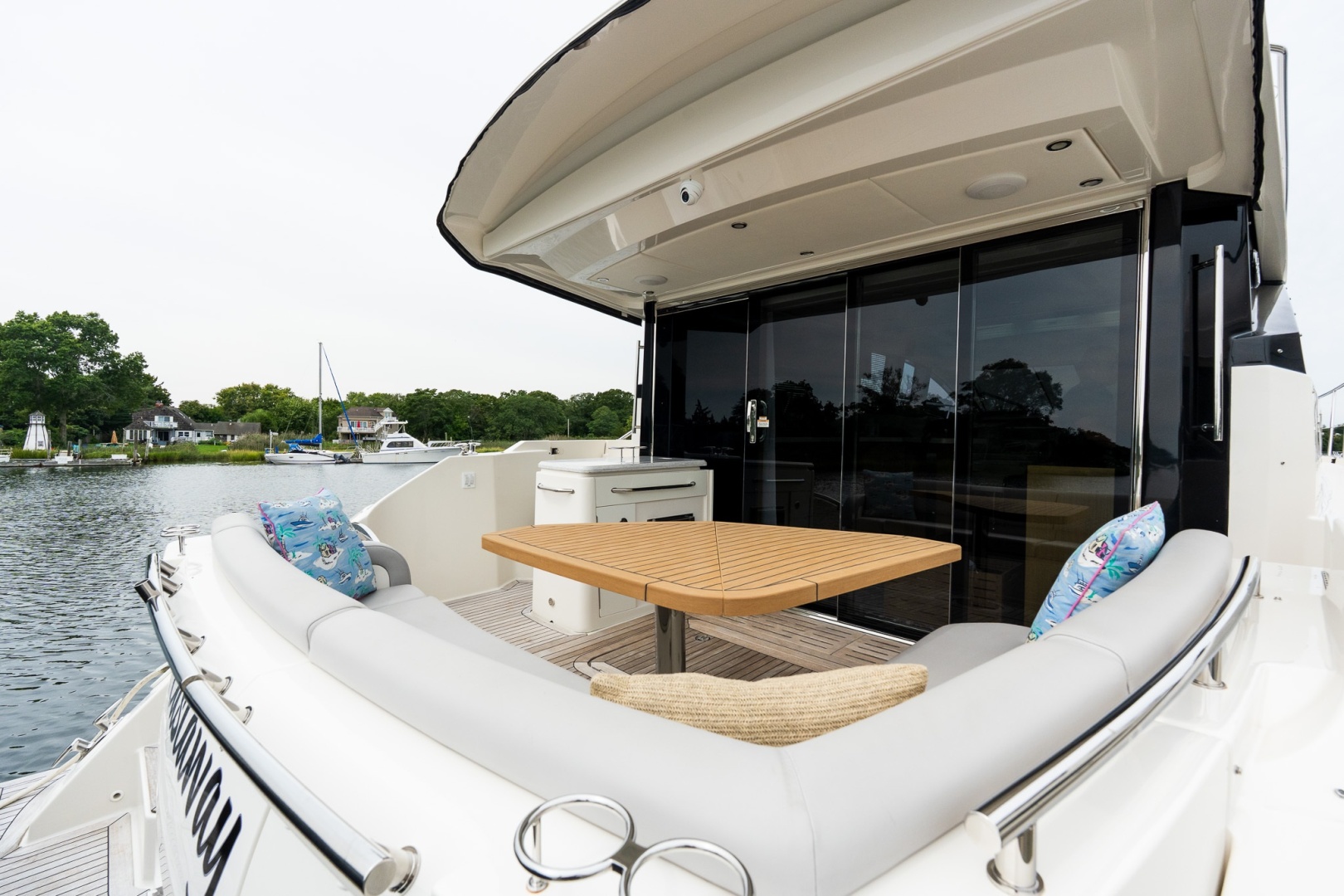 2018 Sea Ray L550
