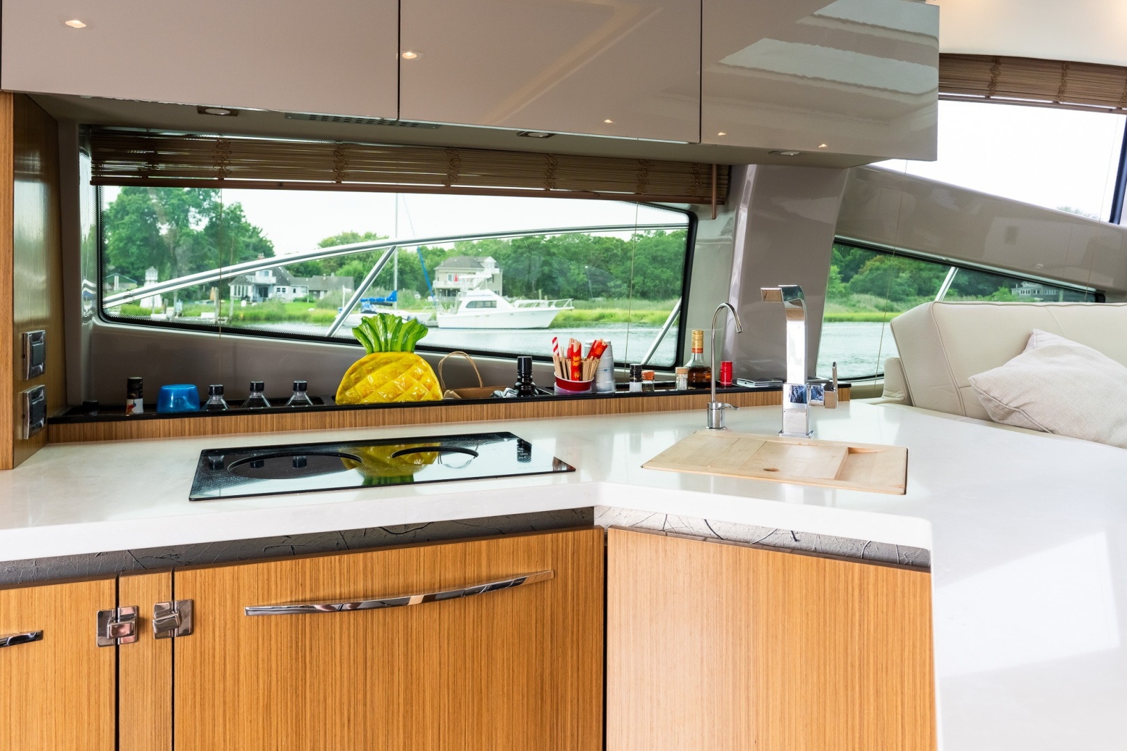2018 Sea Ray L550