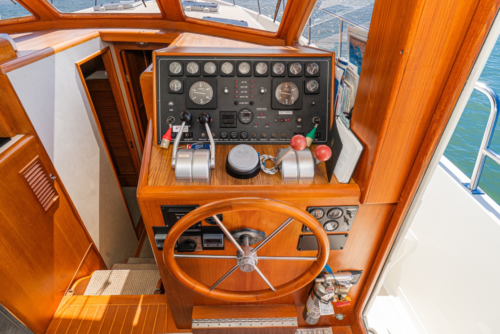 1999 Offshore Yachts 48 Sedan