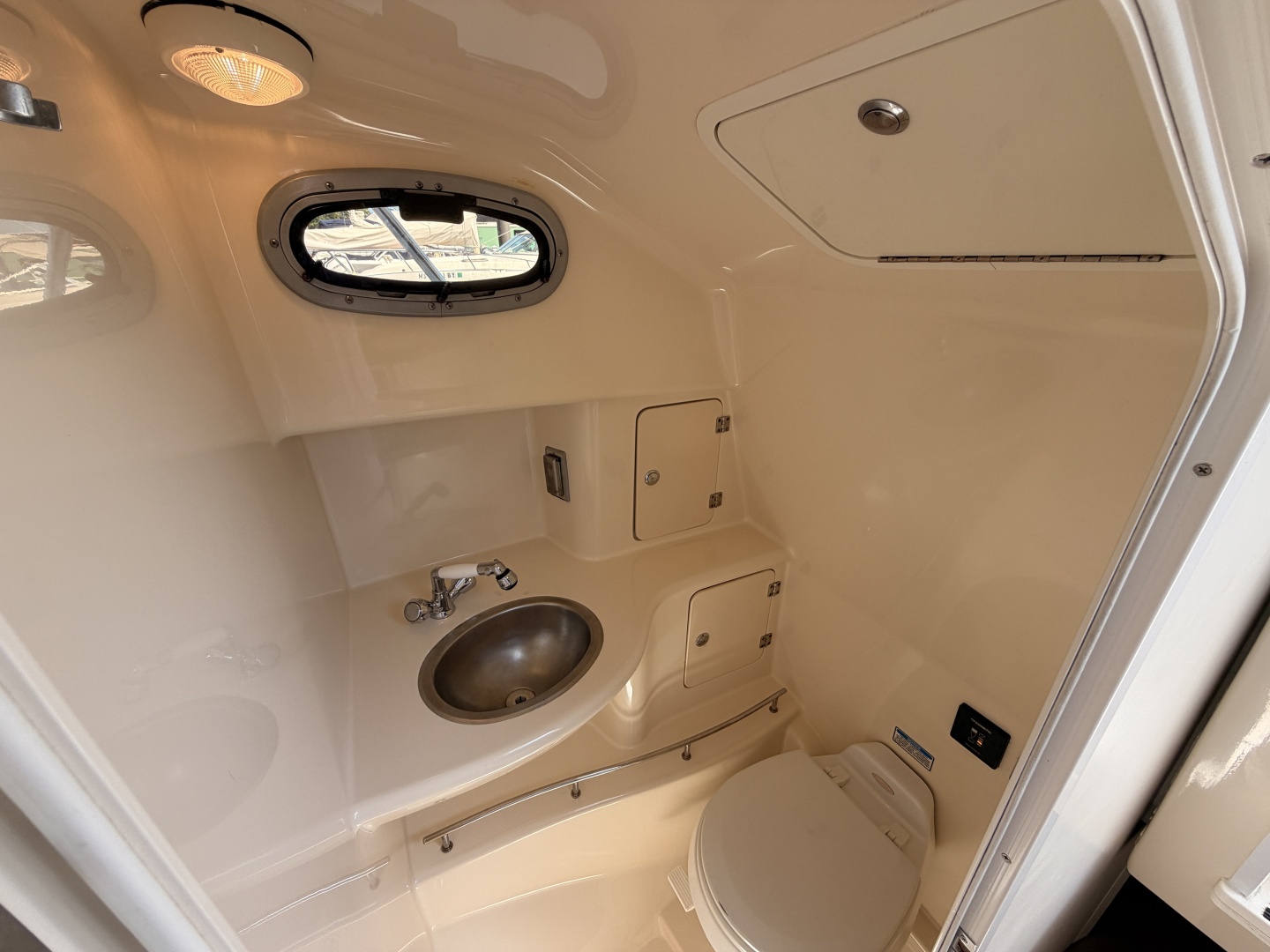 Belenos 28ft Boston Whaler Yacht For Sale