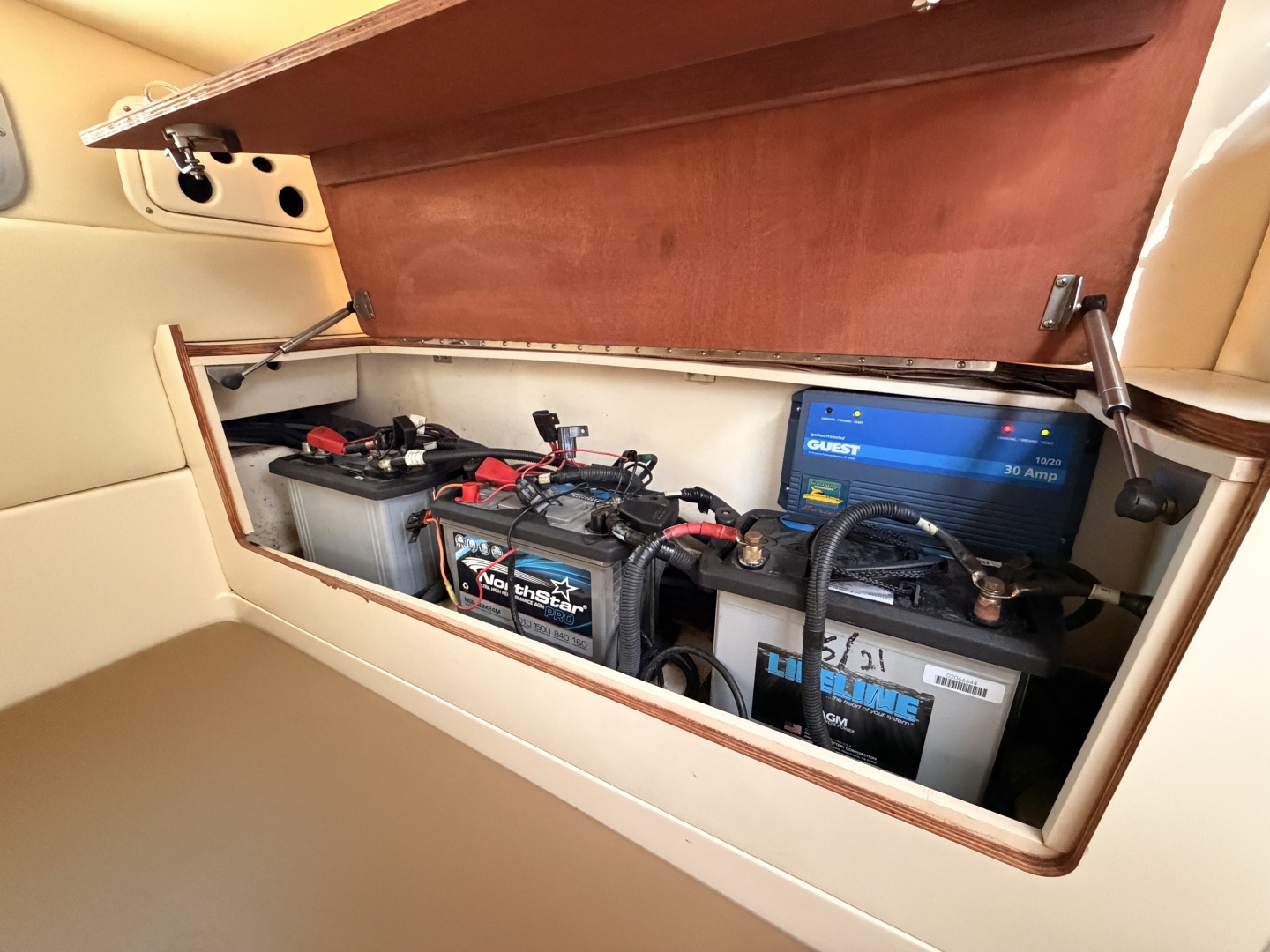 Belenos 28ft Boston Whaler Yacht For Sale