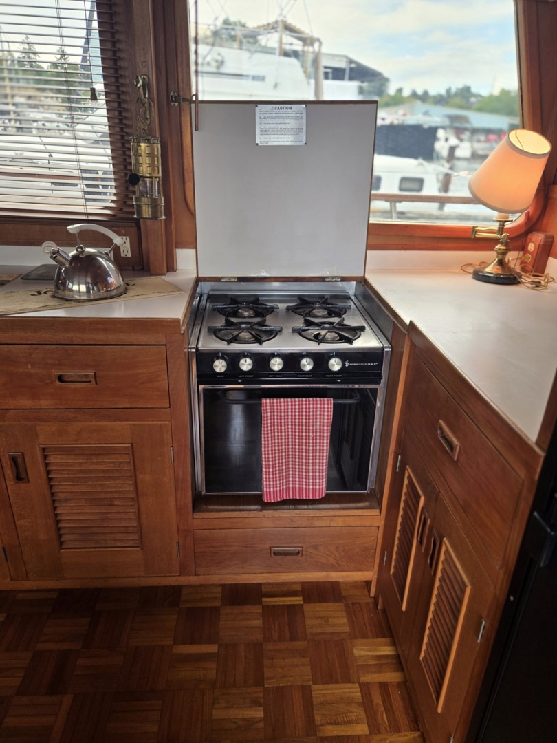 1979 Ocean Alexander 40 Double Cabin