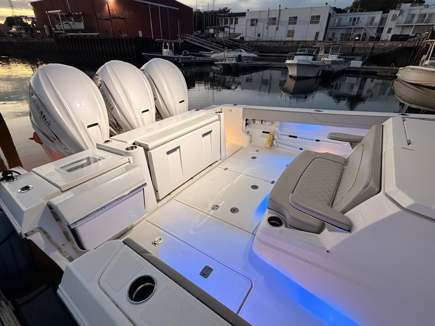 Pursuit S378 Yacht For Sale