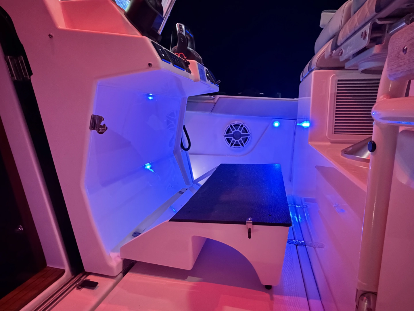 Pursuit S378 Yacht For Sale