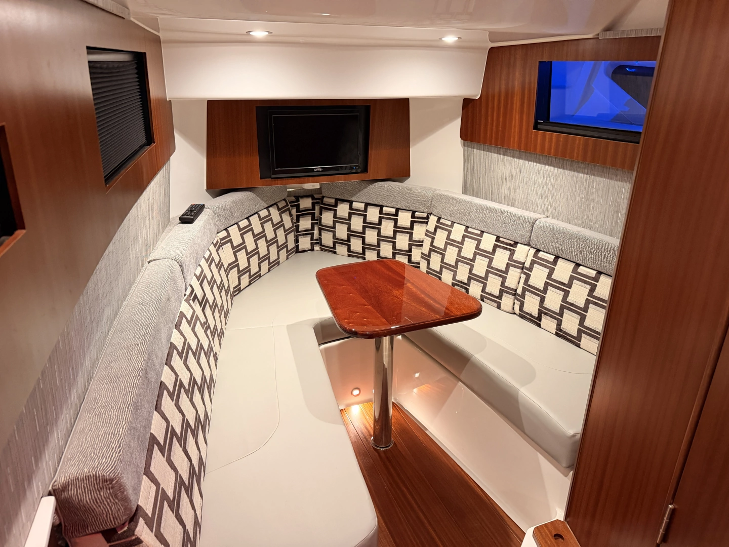 Pursuit S378 Yacht For Sale