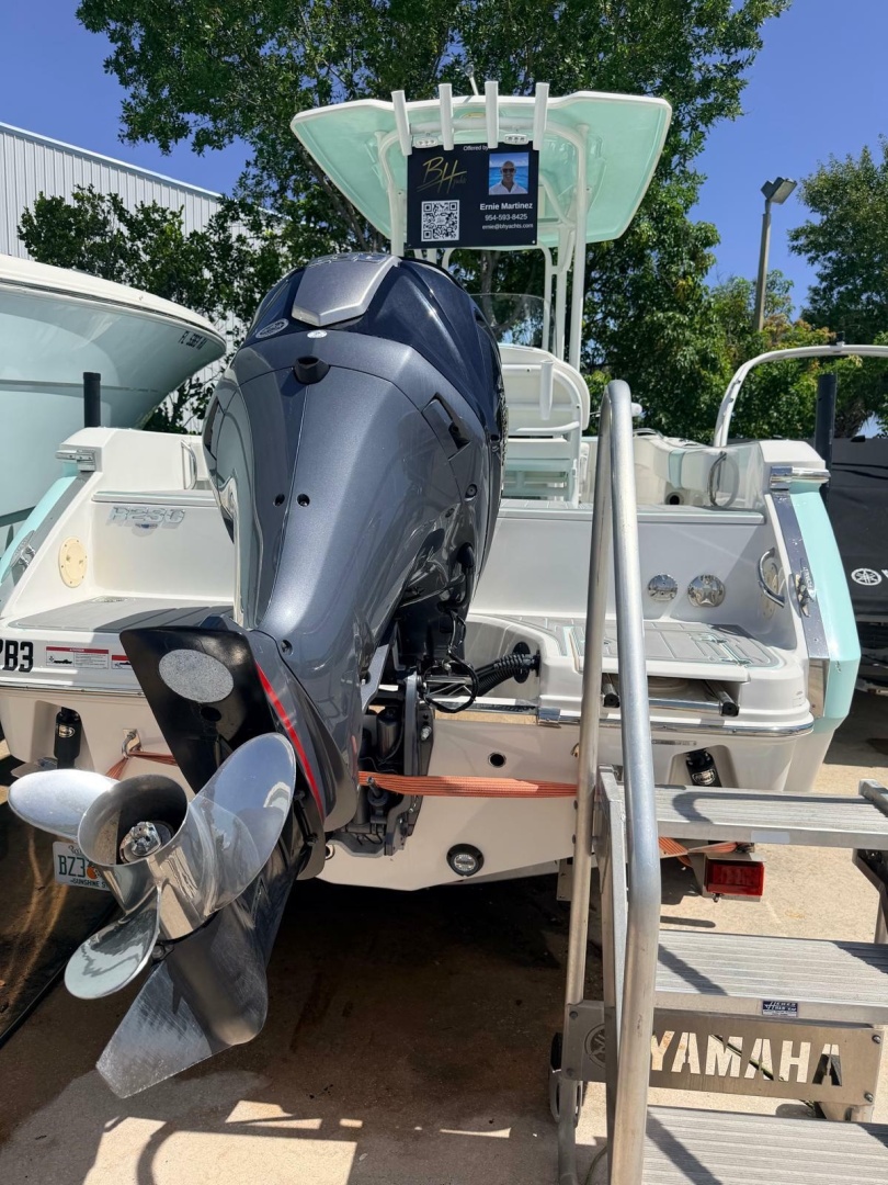 23ft Robalo Yacht For Sale