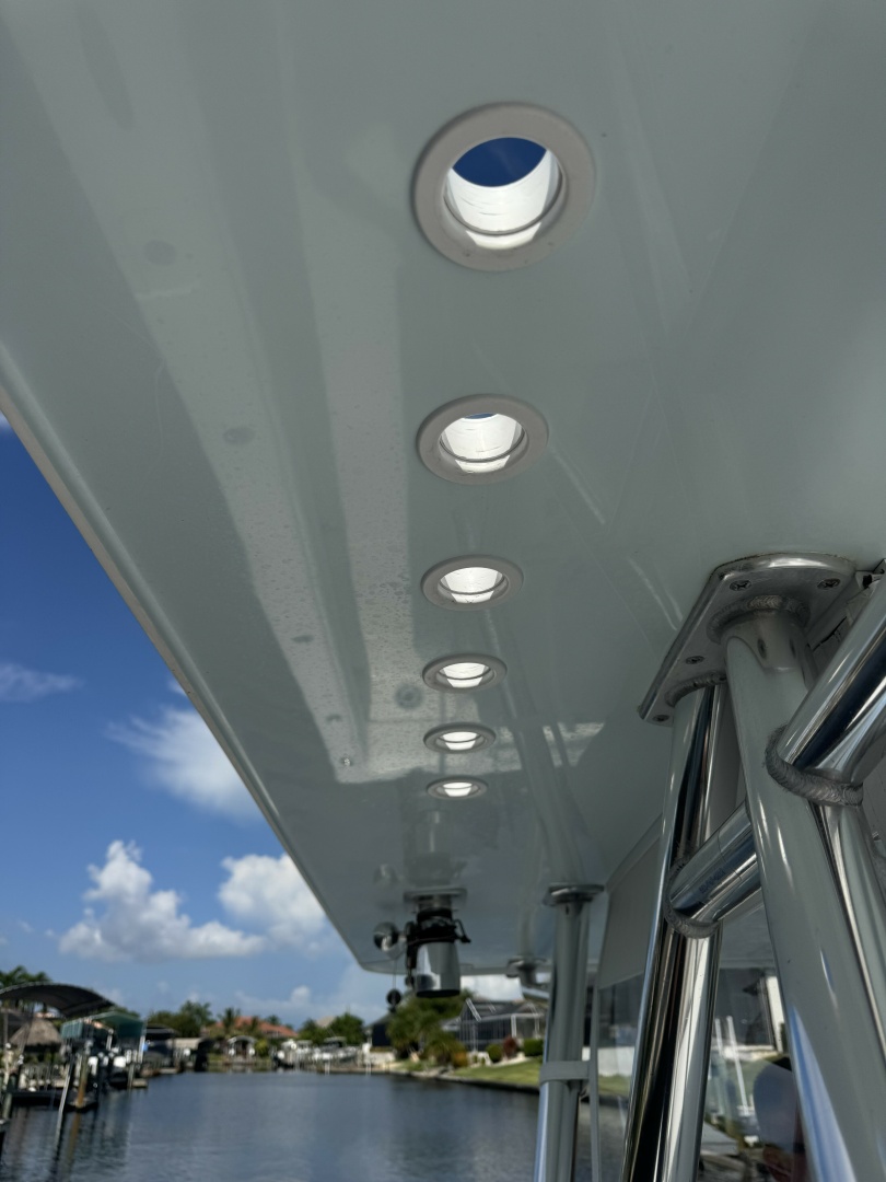 Line Holder 36ft Invincible Yacht For Sale