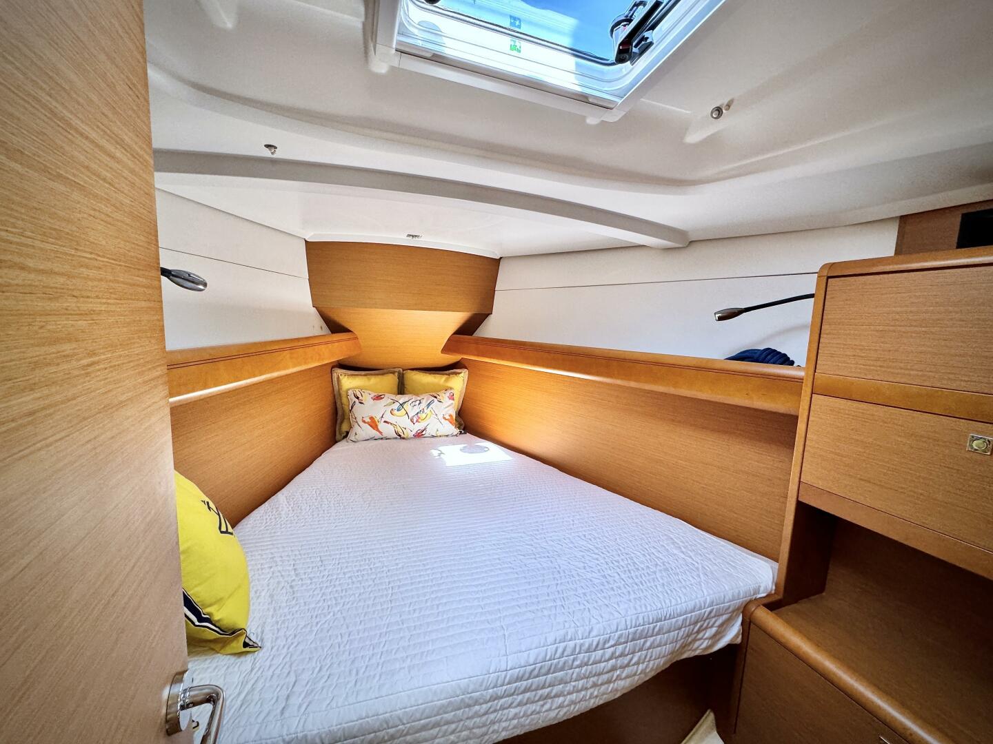 Polaris 37ft Jeanneau Yacht For Sale