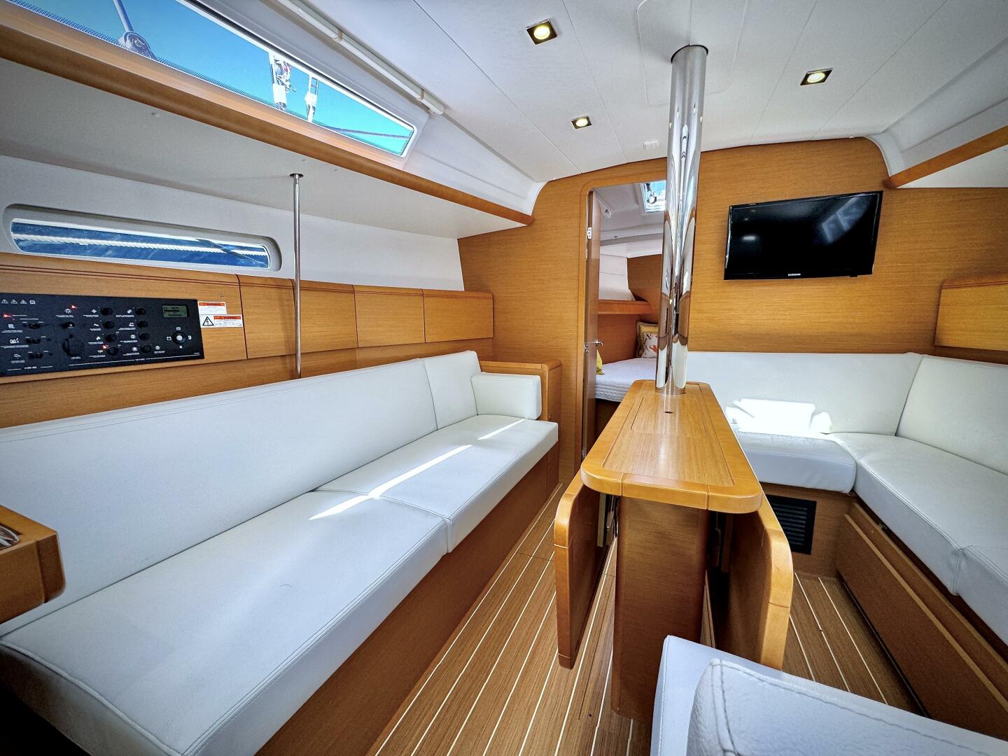 2015 Jeanneau 379