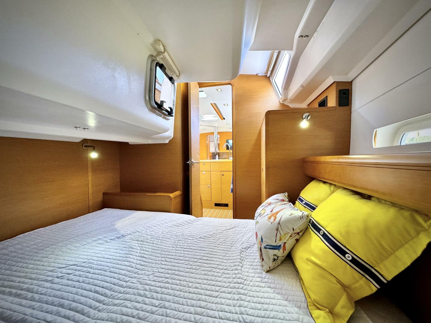 Polaris 37ft Jeanneau Yacht For Sale