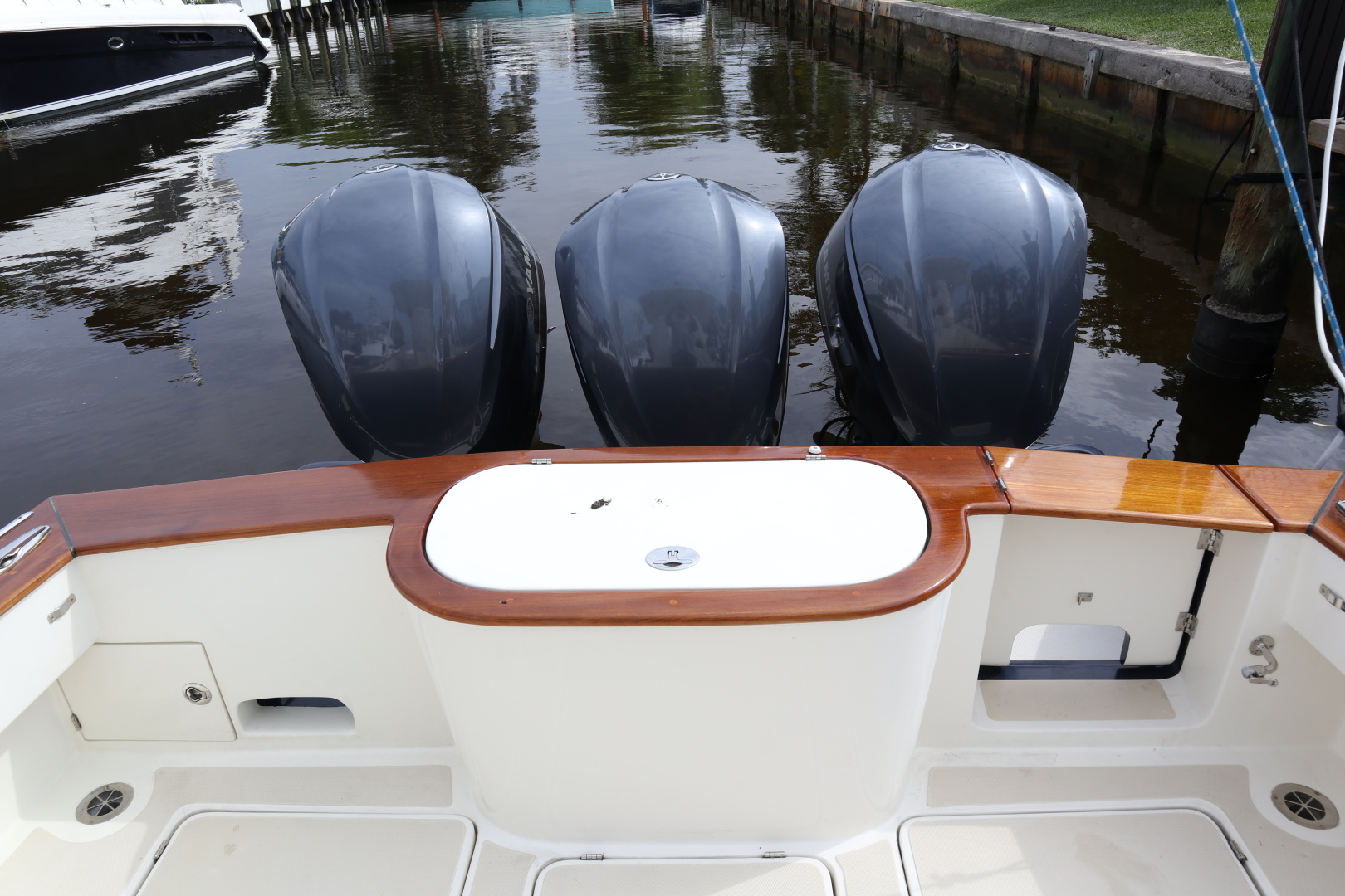 Marlow 37 - MI-DI - Cockpit Storage