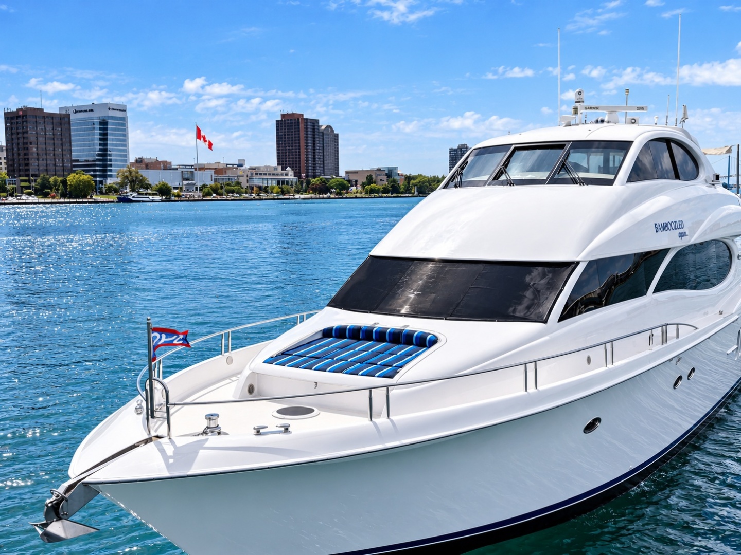 2002 Lazzara Yachts 80 Skylounge
