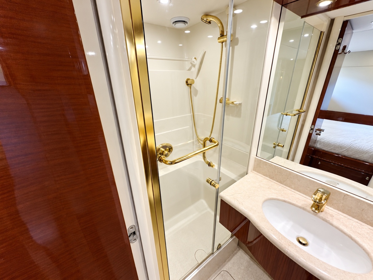 2002 Lazzara Yachts 80 Skylounge