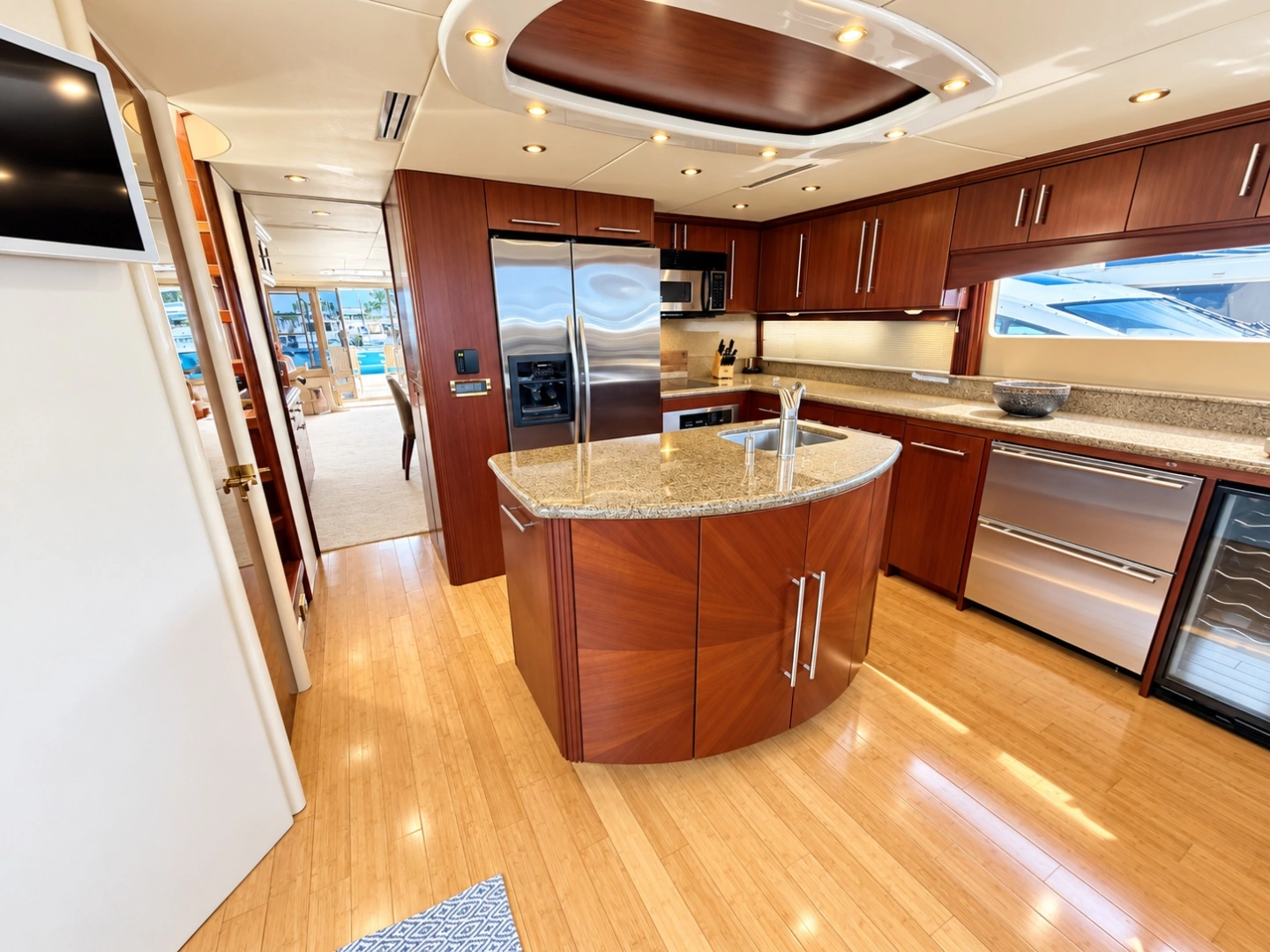 Lazzara Yachts 80 Skylounge Yacht For Sale