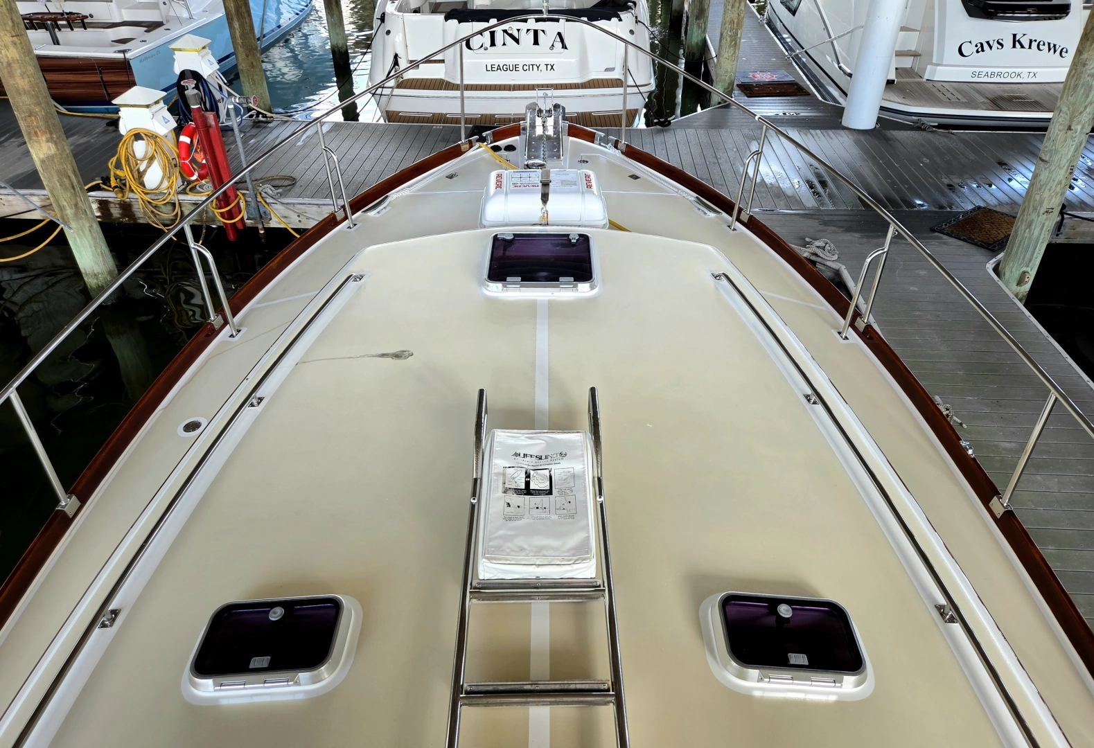 Grand Banks Eastbay 43 HX SX Yacht For Sale