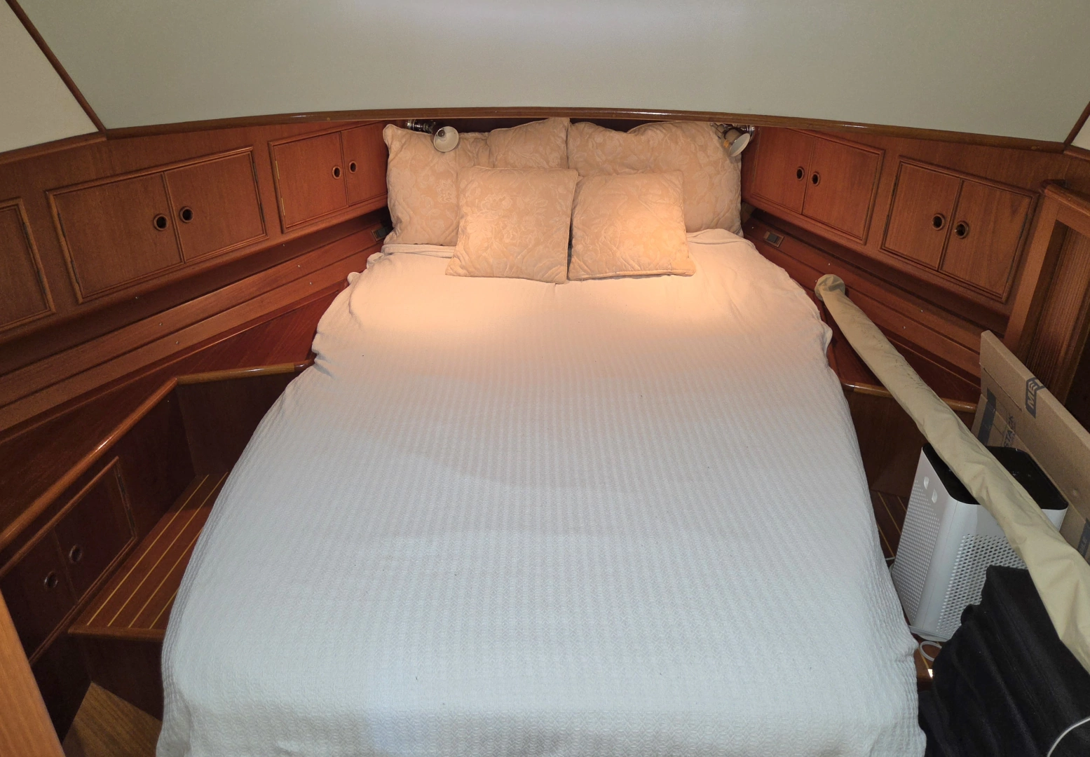 Grand Banks Eastbay 43 HX SX Yacht For Sale