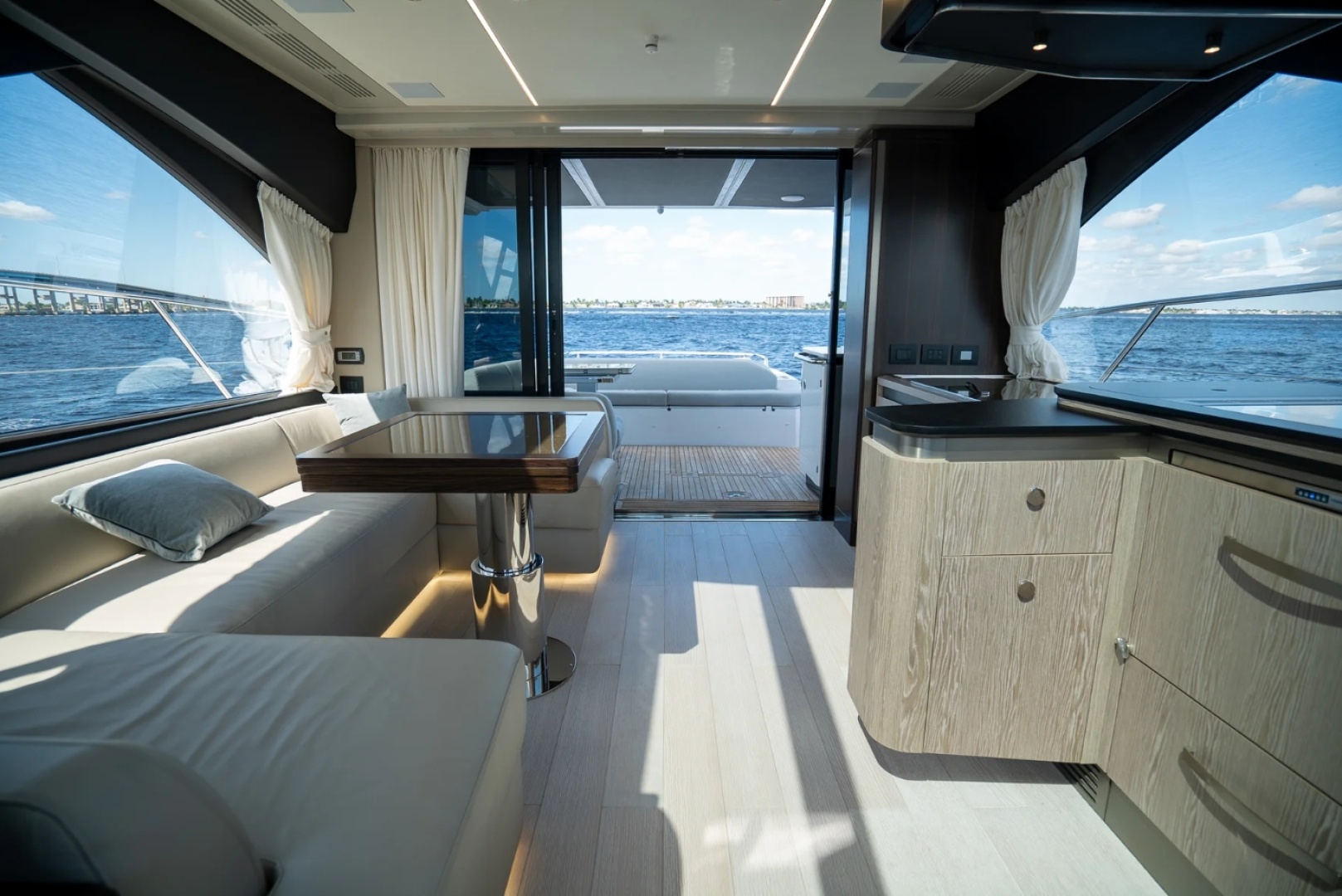 2025 Azimut S6