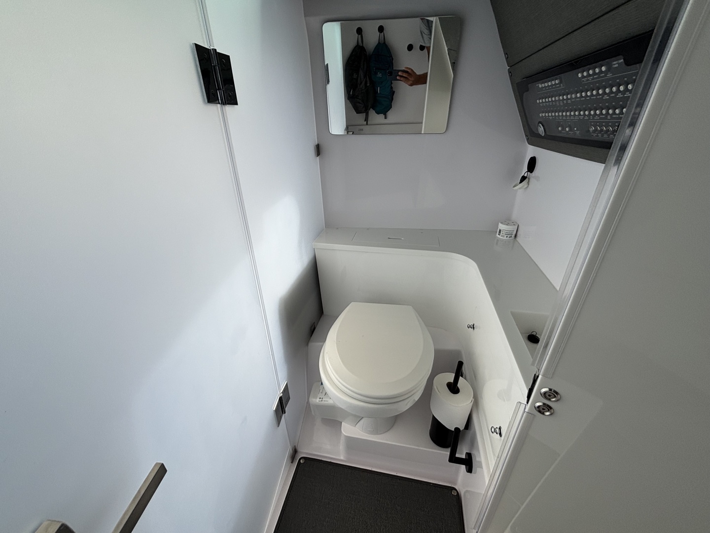 2024 Axopar 37XC Cross Cabin