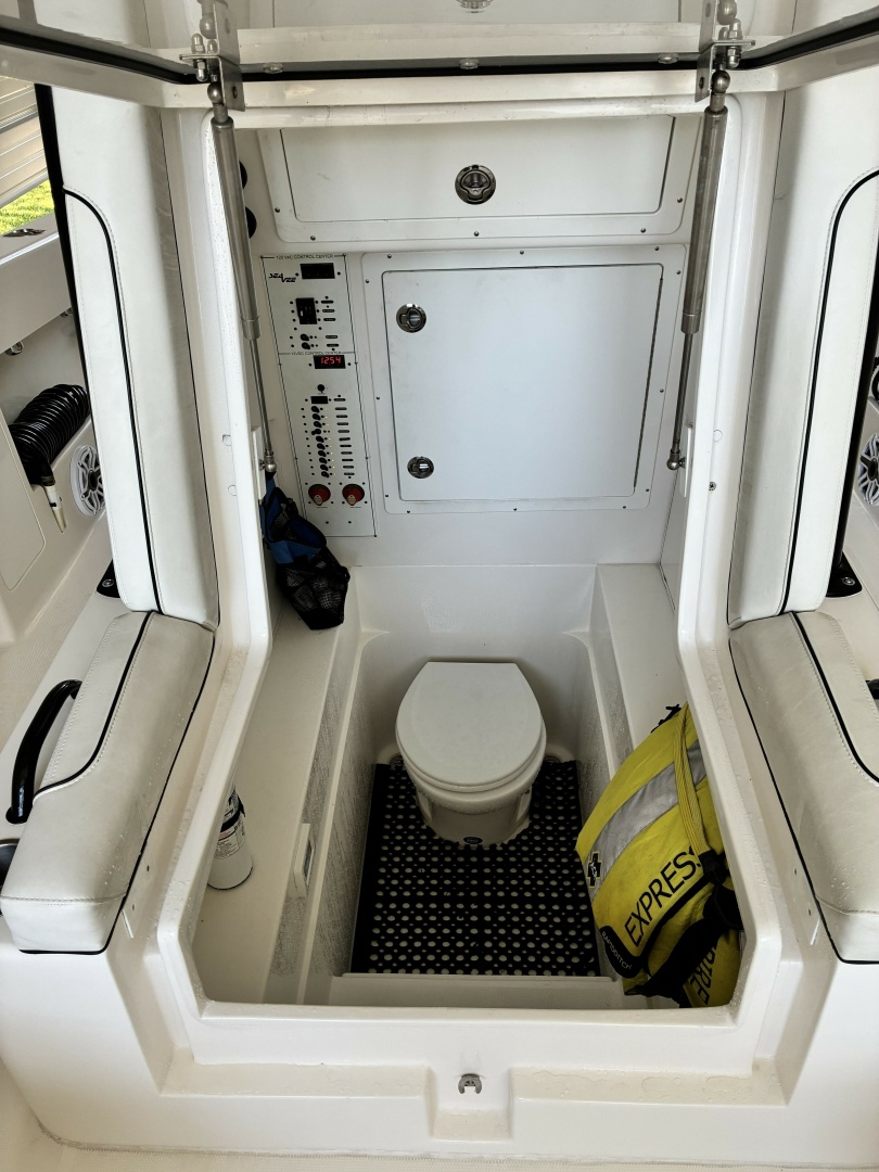 29ft SeaVee Yacht For Sale 29ft SeaVee Yacht For Sale