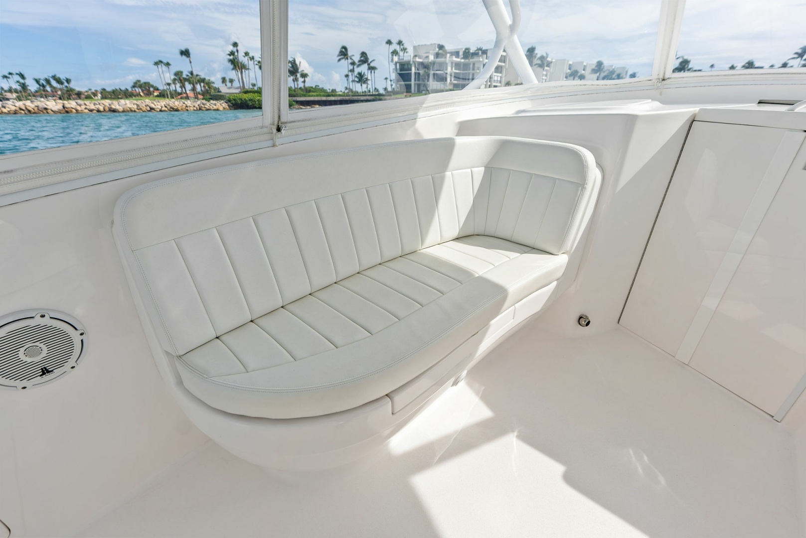 T T BURNIN DAYLIGHT 40ft Intrepid Yacht For Sale