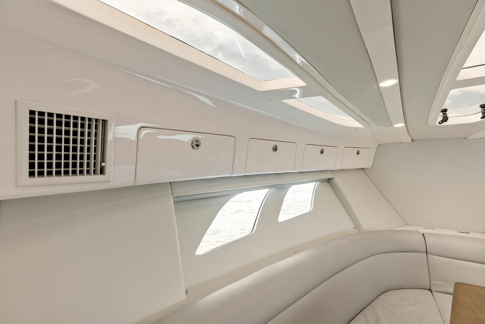 T T BURNIN DAYLIGHT 40ft Intrepid Yacht For Sale